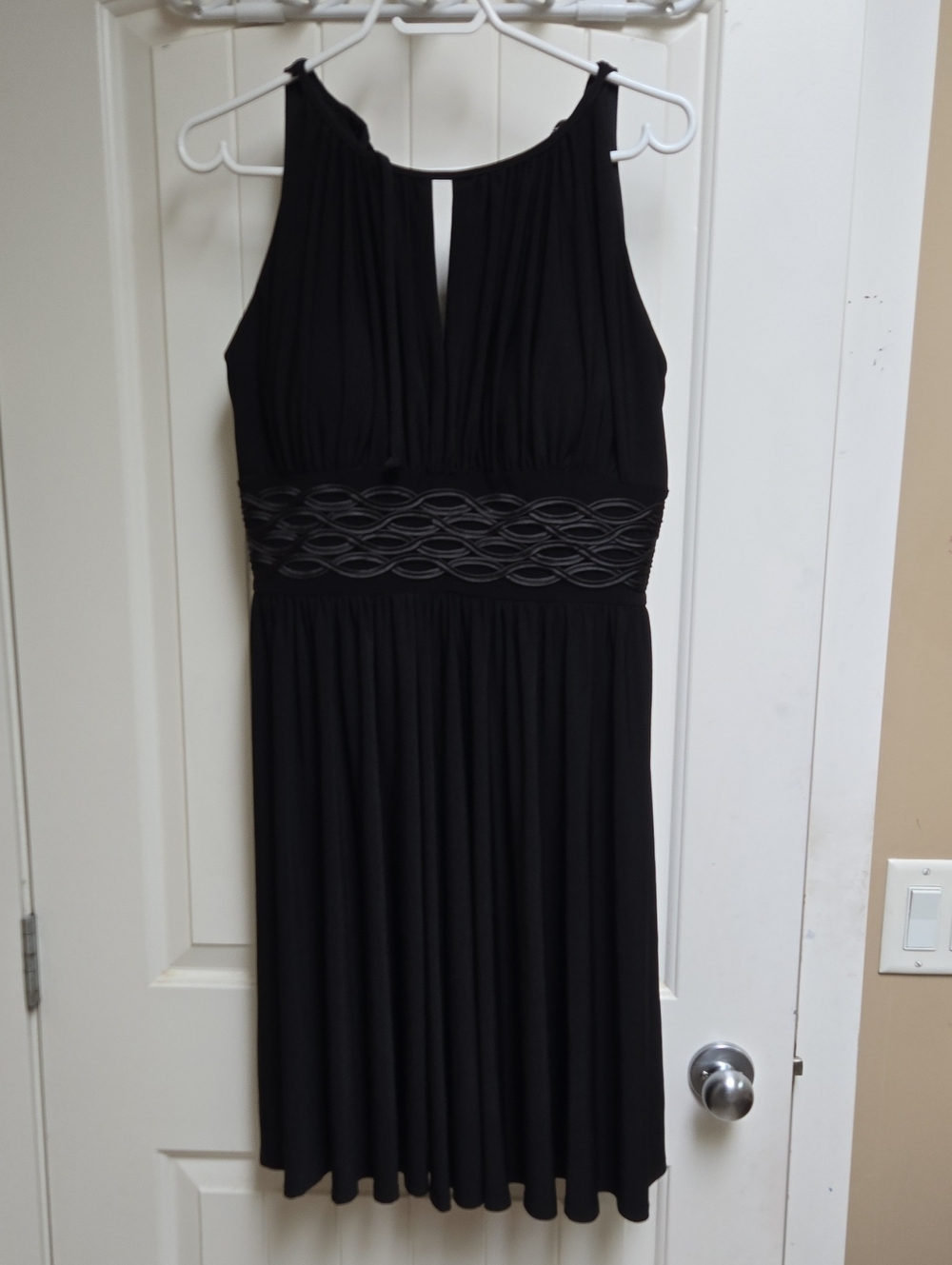 Le Chateau Mediu. Elegant Black Sleeveless Midi Dress with Braided Waist